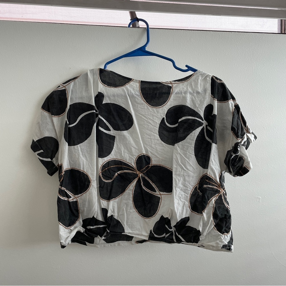 Seek Collective white and black floral top size medium
